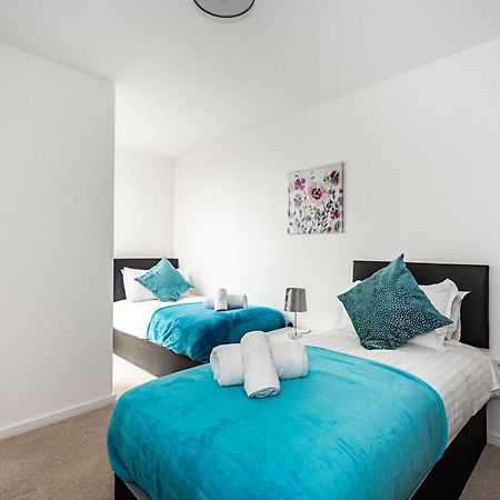 Apartament Chiswick Park 3 Bed 3 Bath West London - Parking Zewnętrze zdjęcie