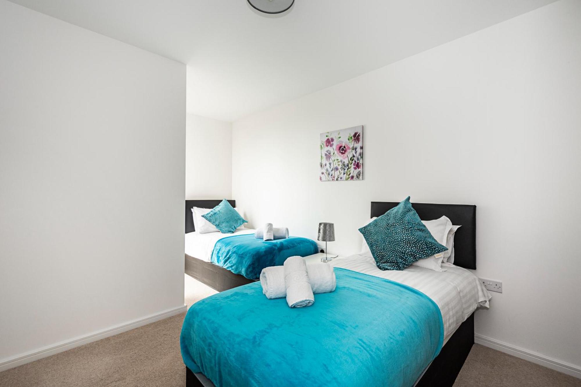 Apartament Chiswick Park 3 Bed 3 Bath West London - Parking Zewnętrze zdjęcie