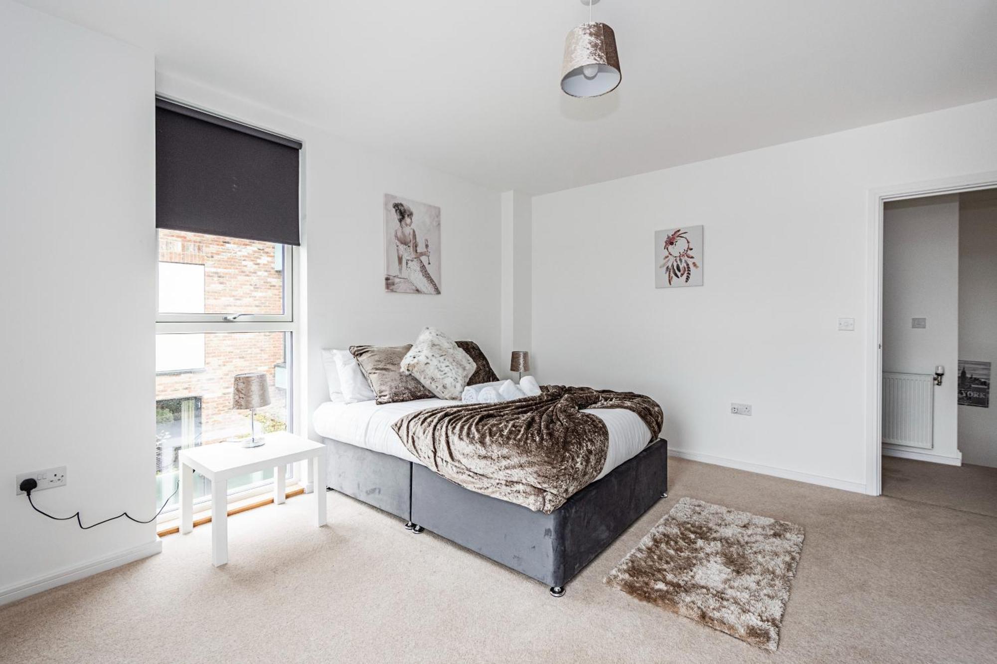 Apartament Chiswick Park 3 Bed 3 Bath West London - Parking Zewnętrze zdjęcie