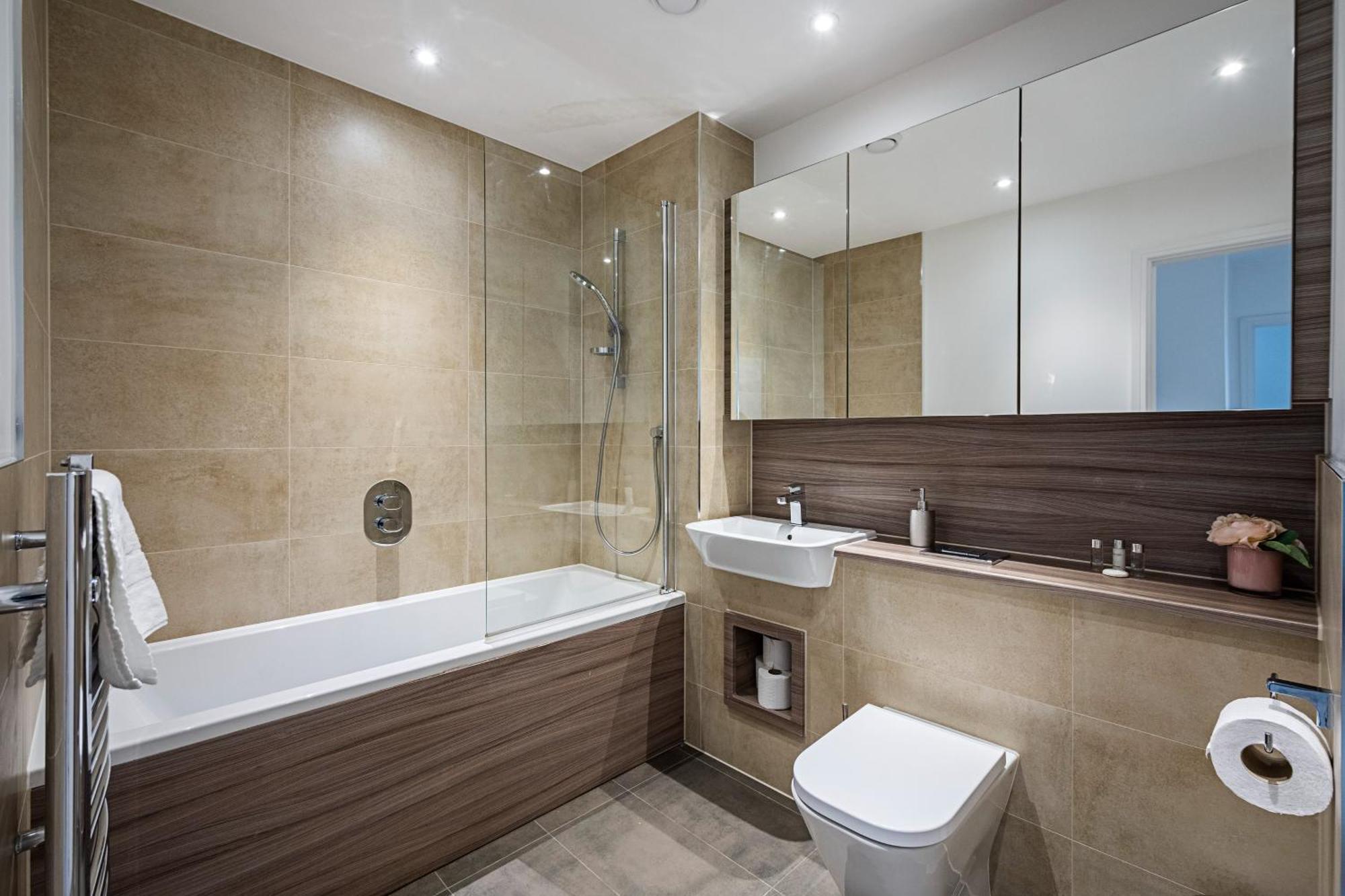 Apartament Chiswick Park 3 Bed 3 Bath West London - Parking Zewnętrze zdjęcie