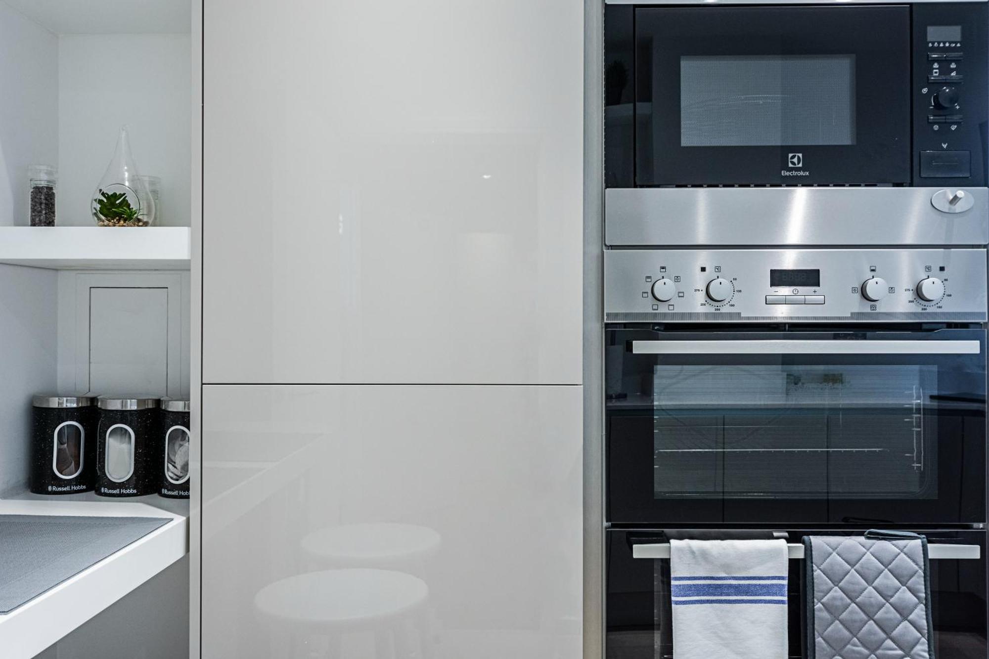 Apartament Chiswick Park 3 Bed 3 Bath West London - Parking Zewnętrze zdjęcie