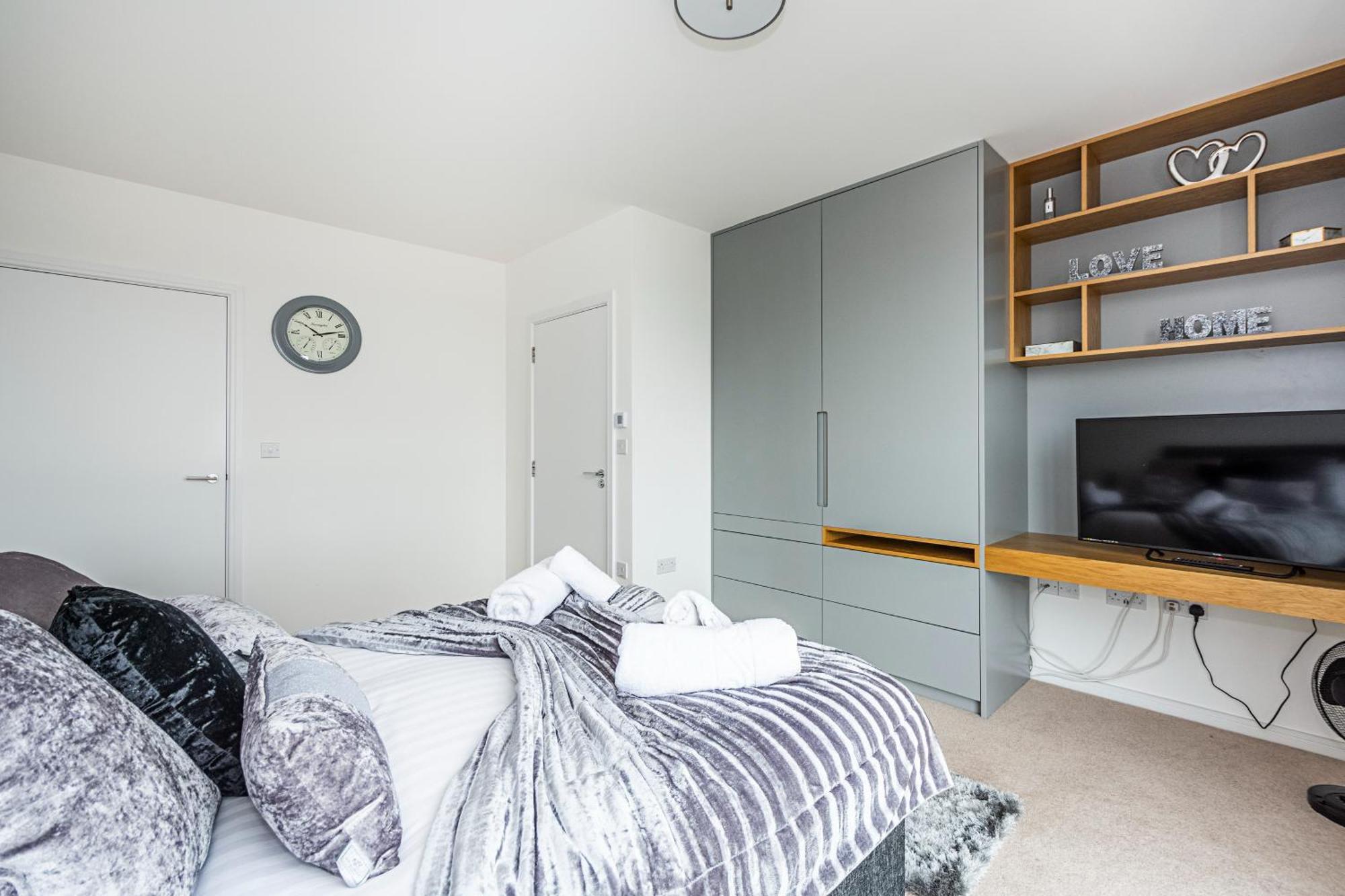 Apartament Chiswick Park 3 Bed 3 Bath West London - Parking Zewnętrze zdjęcie