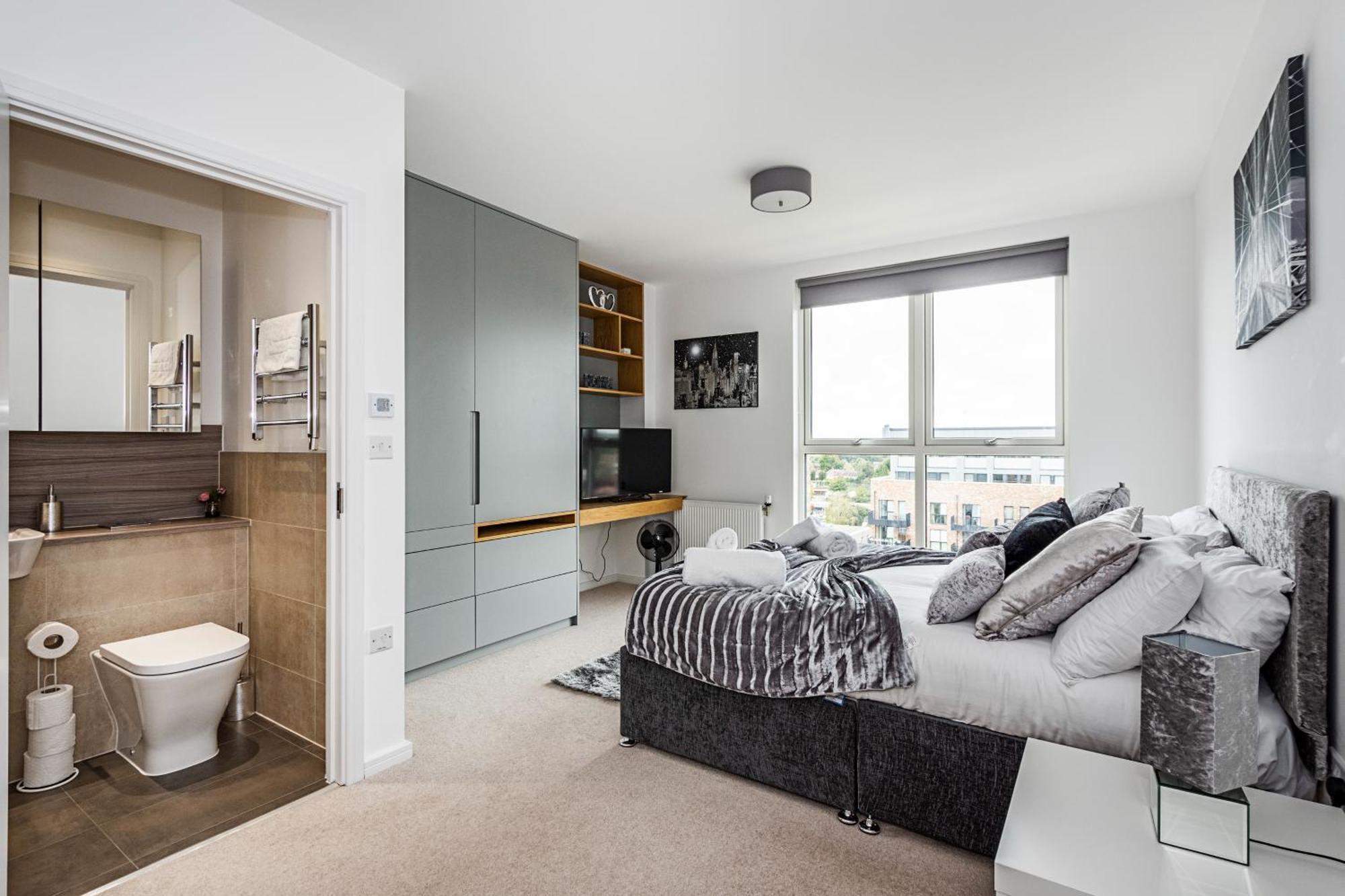 Apartament Chiswick Park 3 Bed 3 Bath West London - Parking Zewnętrze zdjęcie