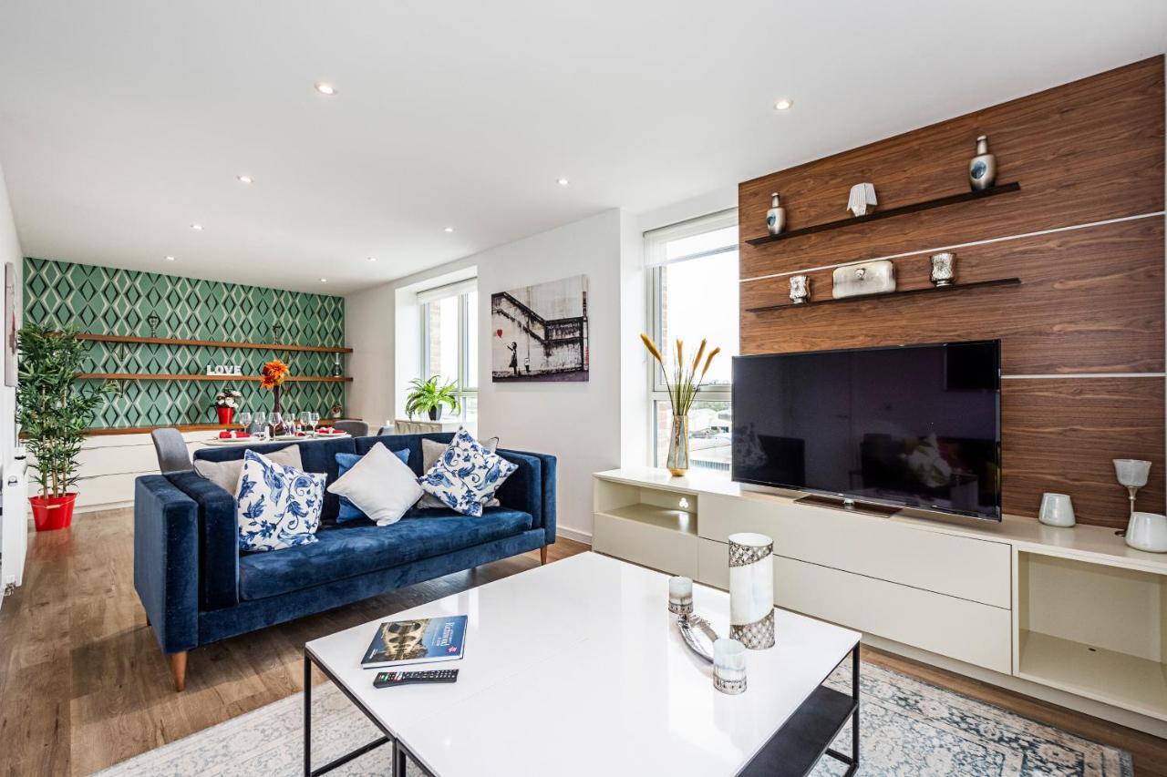 Apartament Chiswick Park 3 Bed 3 Bath West London - Parking Zewnętrze zdjęcie