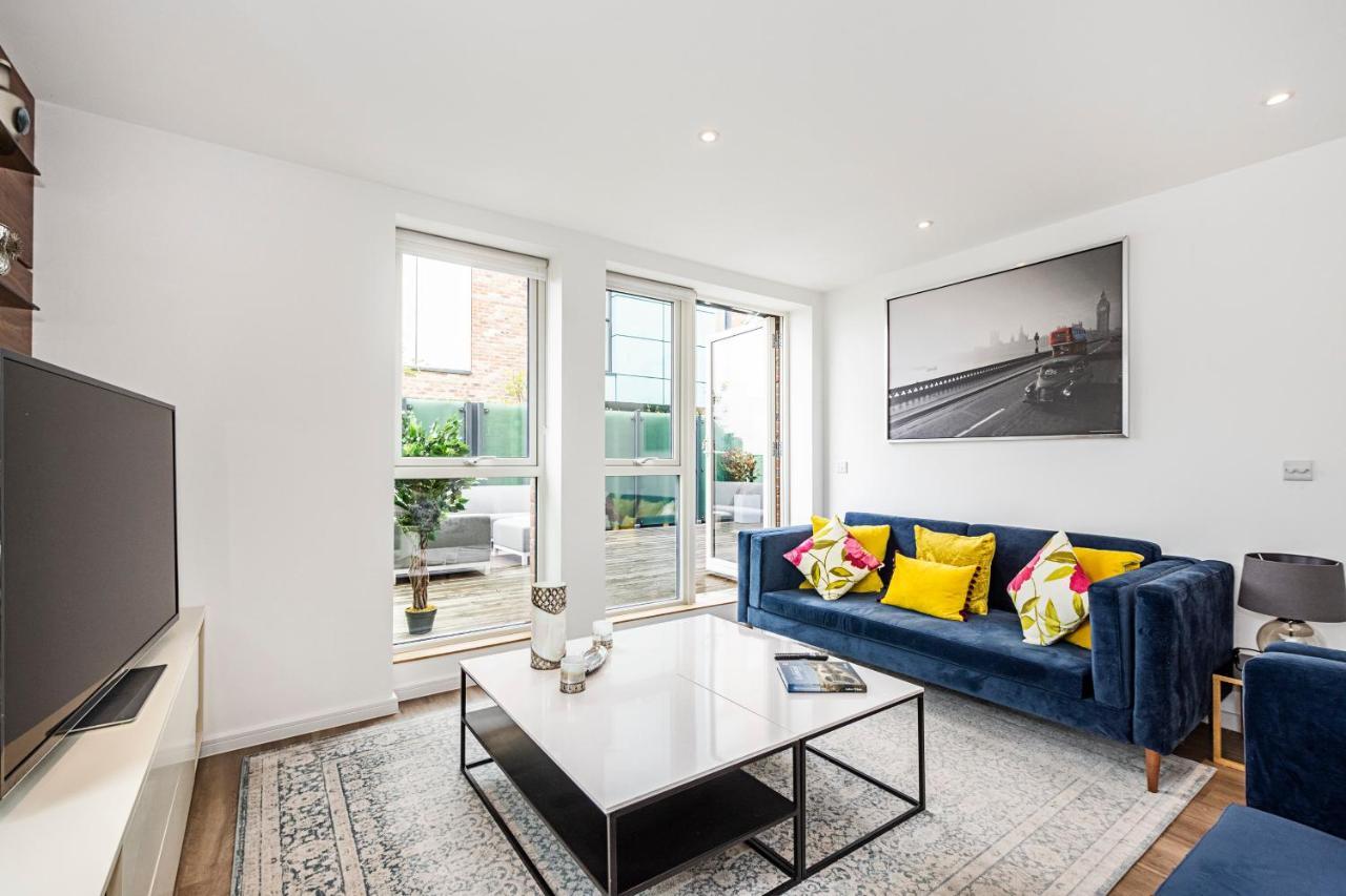 Apartament Chiswick Park 3 Bed 3 Bath West London - Parking Zewnętrze zdjęcie
