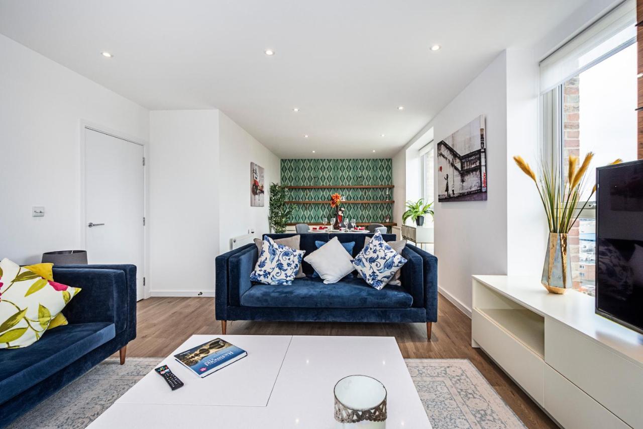 Apartament Chiswick Park 3 Bed 3 Bath West London - Parking Zewnętrze zdjęcie