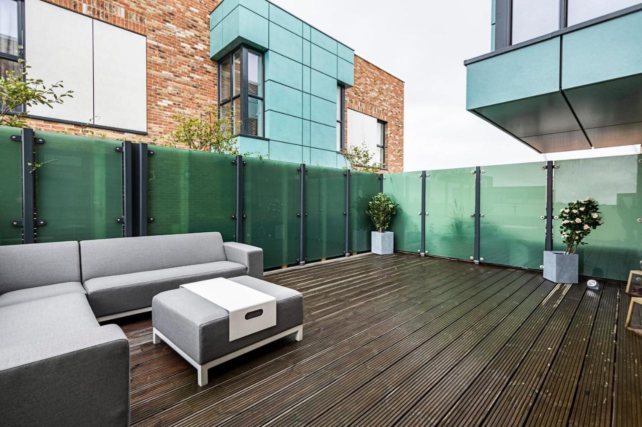 Apartament Chiswick Park 3 Bed 3 Bath West London - Parking Zewnętrze zdjęcie