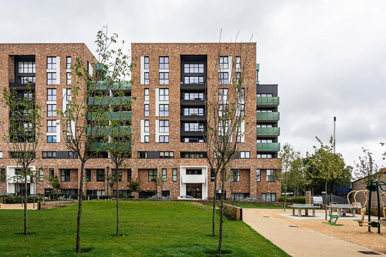 Apartament Chiswick Park 3 Bed 3 Bath West London - Parking Zewnętrze zdjęcie