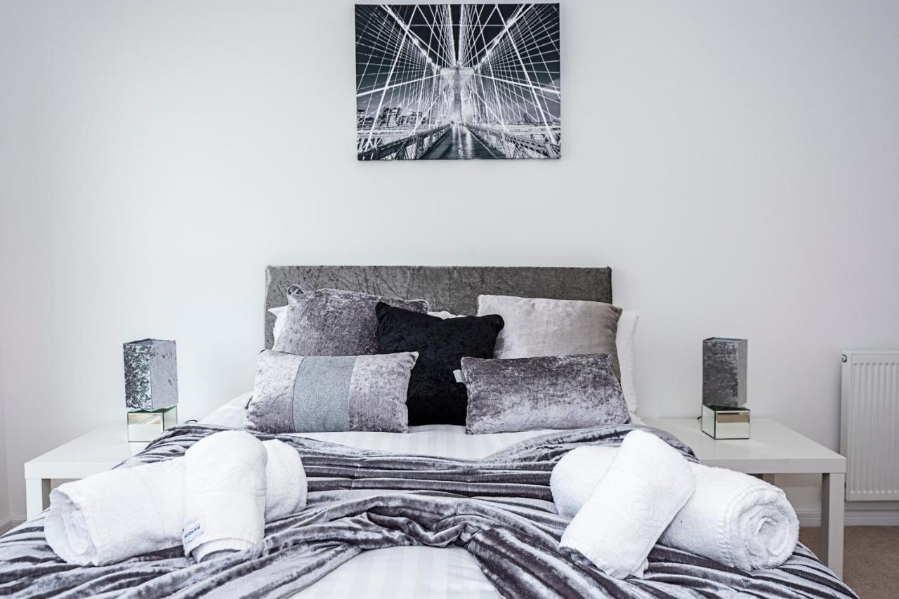 Apartament Chiswick Park 3 Bed 3 Bath West London - Parking Zewnętrze zdjęcie