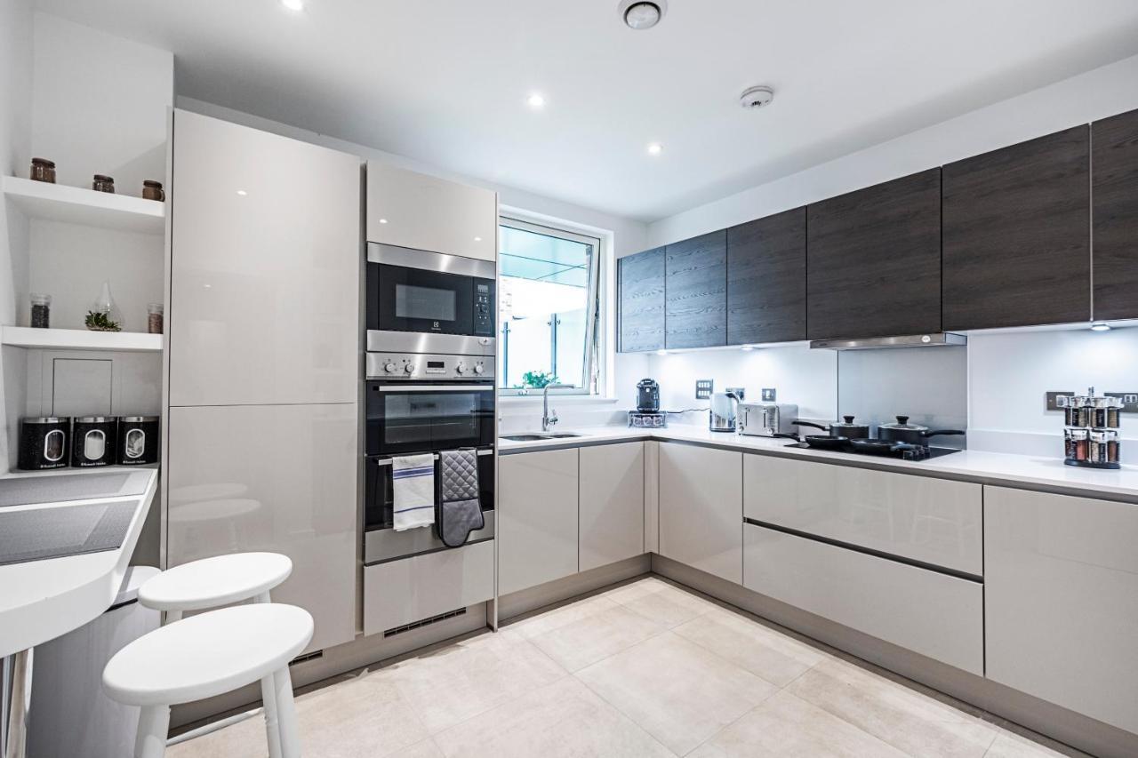Apartament Chiswick Park 3 Bed 3 Bath West London - Parking Zewnętrze zdjęcie