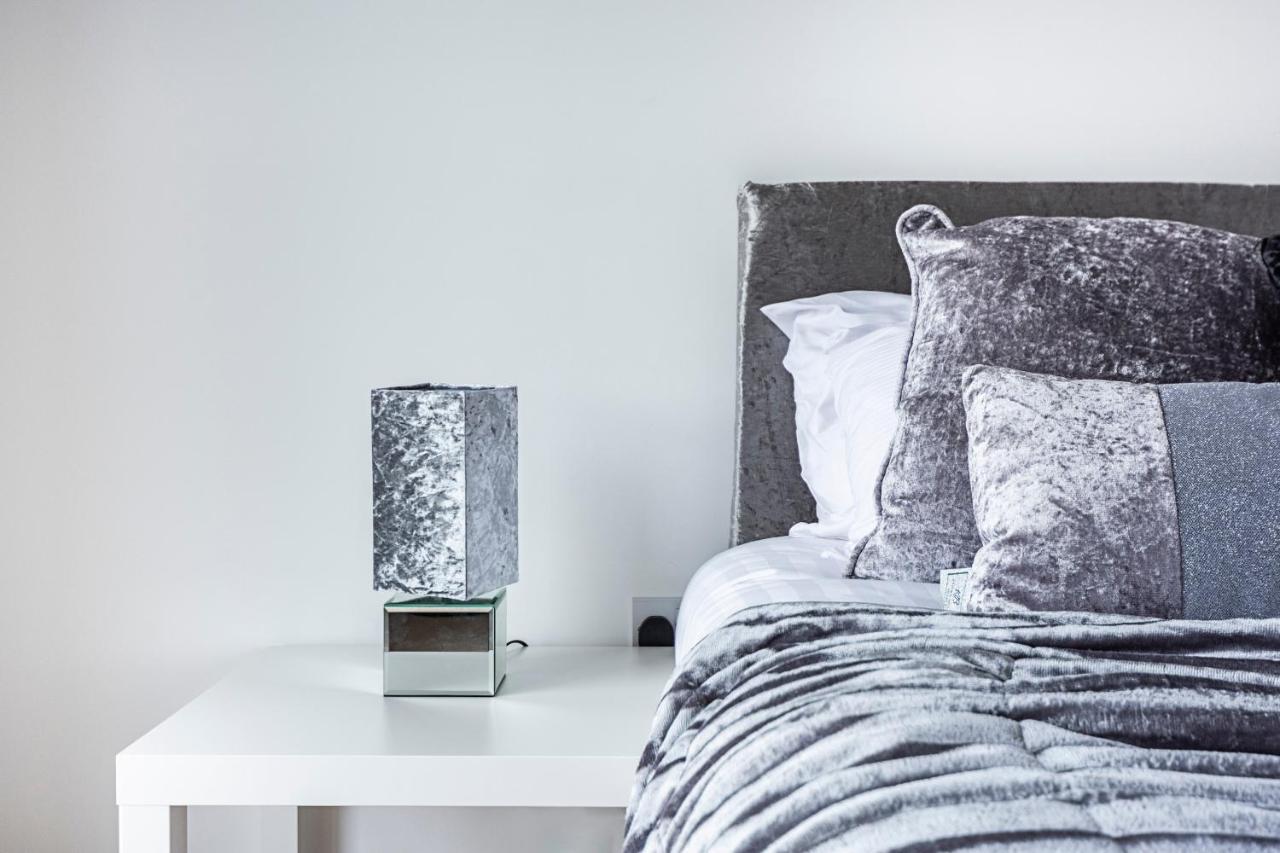 Apartament Chiswick Park 3 Bed 3 Bath West London - Parking Zewnętrze zdjęcie