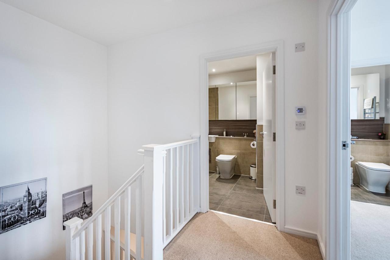 Apartament Chiswick Park 3 Bed 3 Bath West London - Parking Zewnętrze zdjęcie