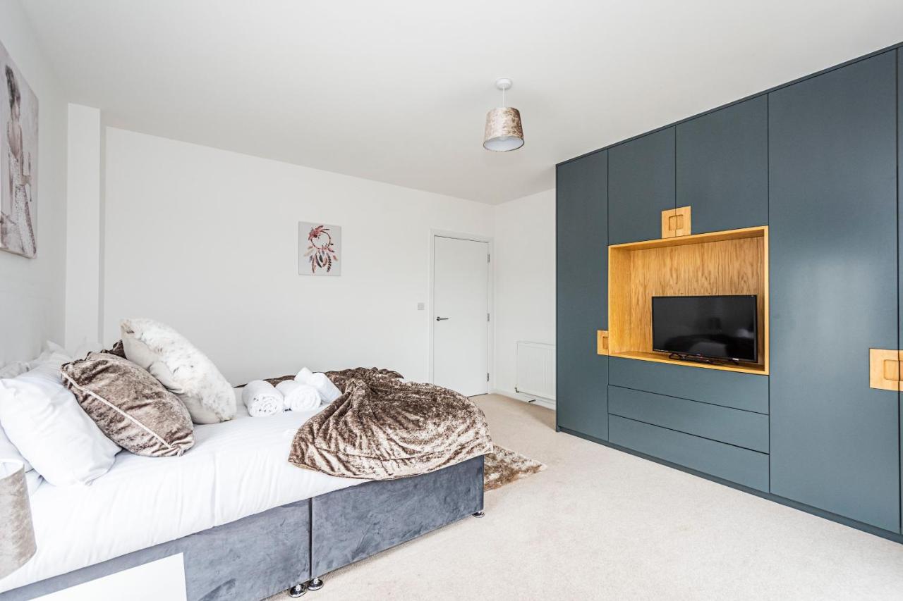 Apartament Chiswick Park 3 Bed 3 Bath West London - Parking Zewnętrze zdjęcie
