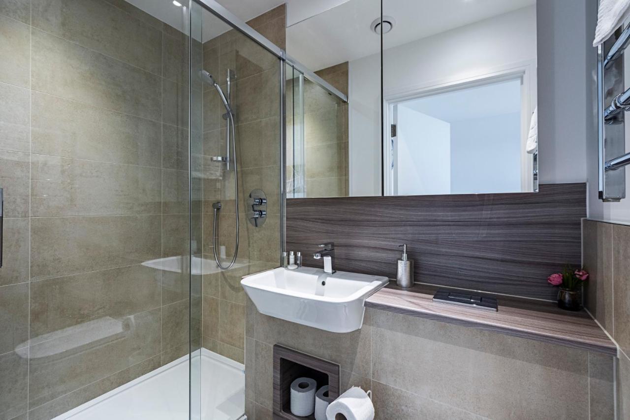 Apartament Chiswick Park 3 Bed 3 Bath West London - Parking Zewnętrze zdjęcie