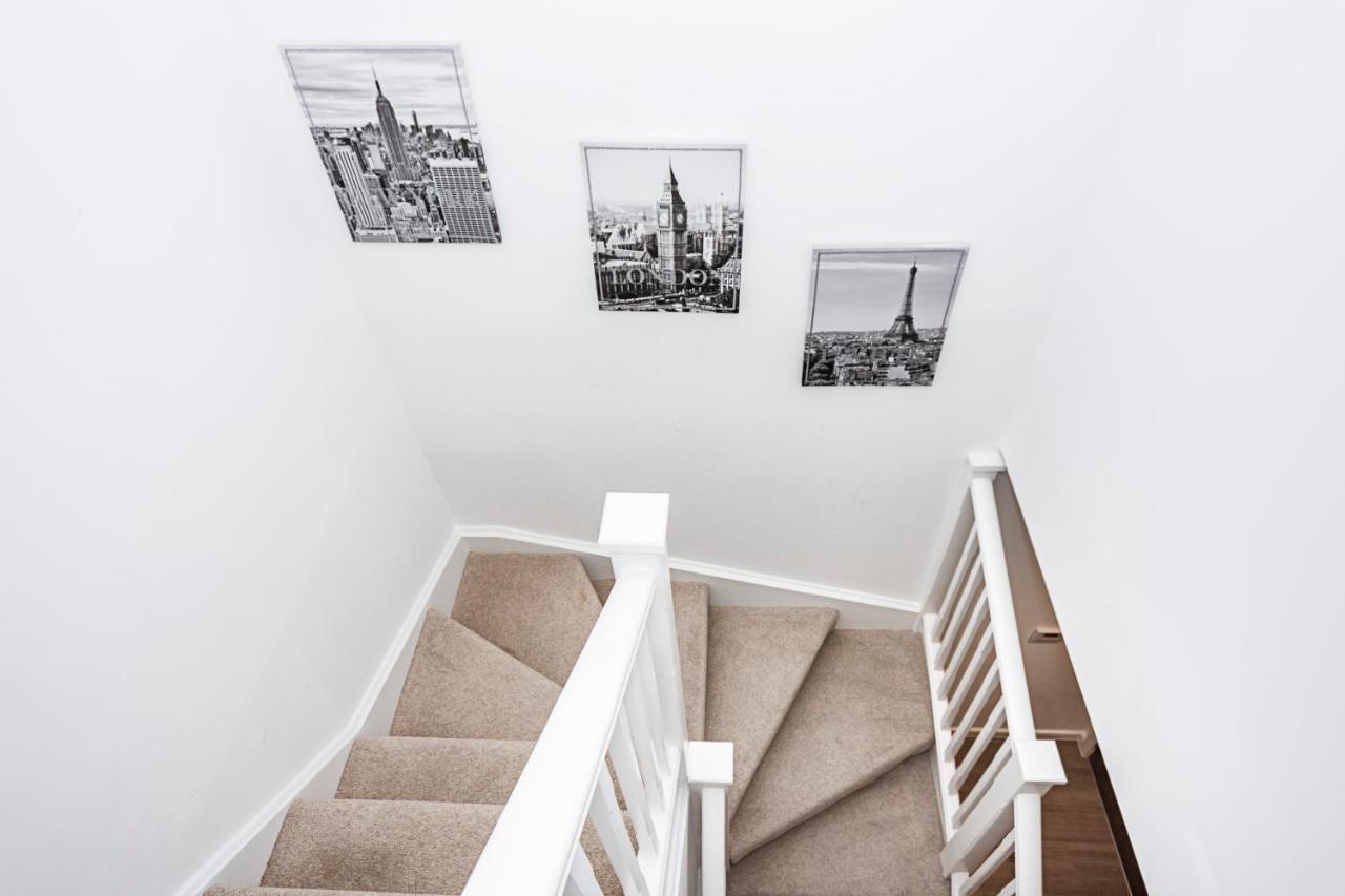 Apartament Chiswick Park 3 Bed 3 Bath West London - Parking Zewnętrze zdjęcie